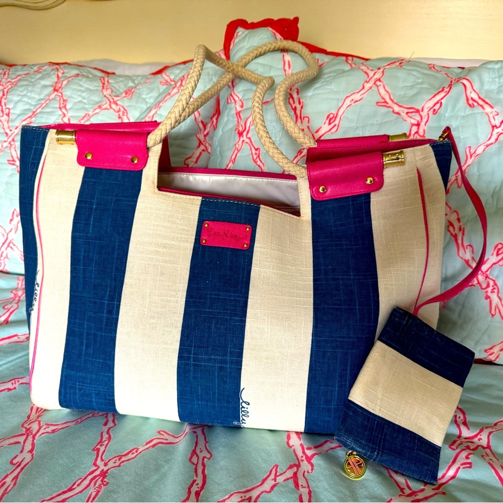 Lilly Pulitzer Blue & Ivory Beach Tote with Pink Trim.
